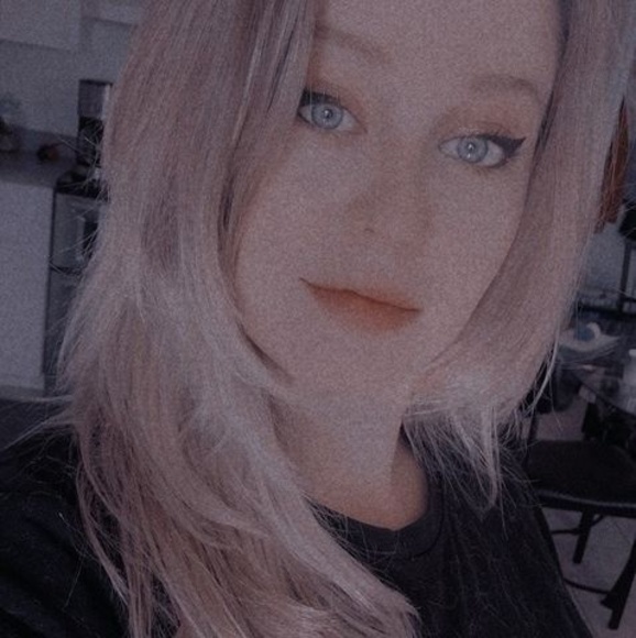 Meet your Posher, Sarah - Picture 1 of 1